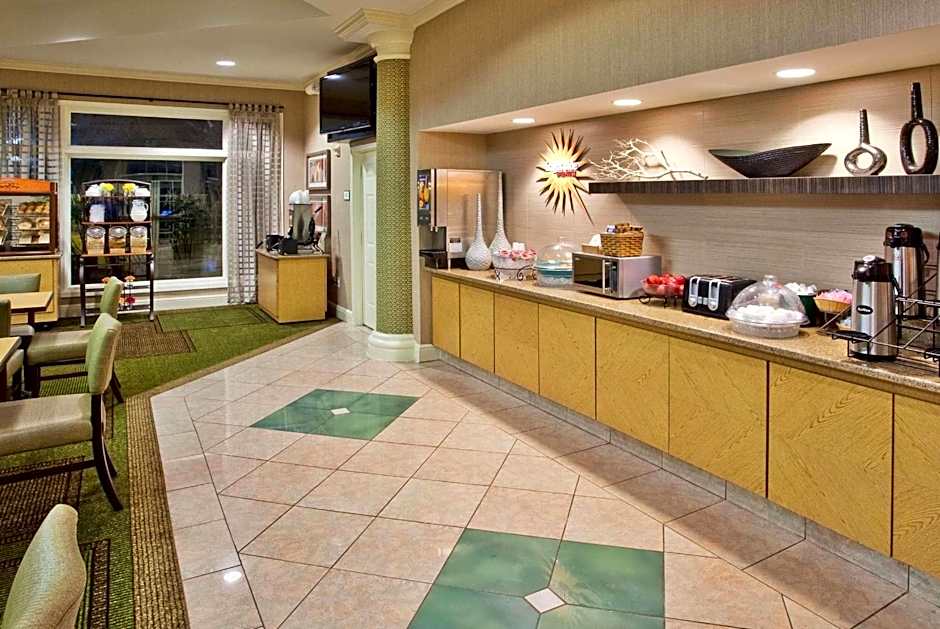 La Quinta by Wyndham Haywood Mall-Near Greenville Downtow