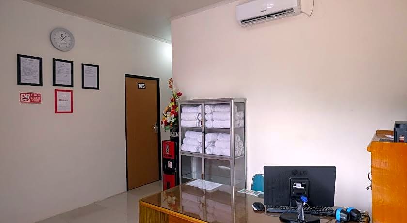 RedDoorz near Alun Alun Magelang 2