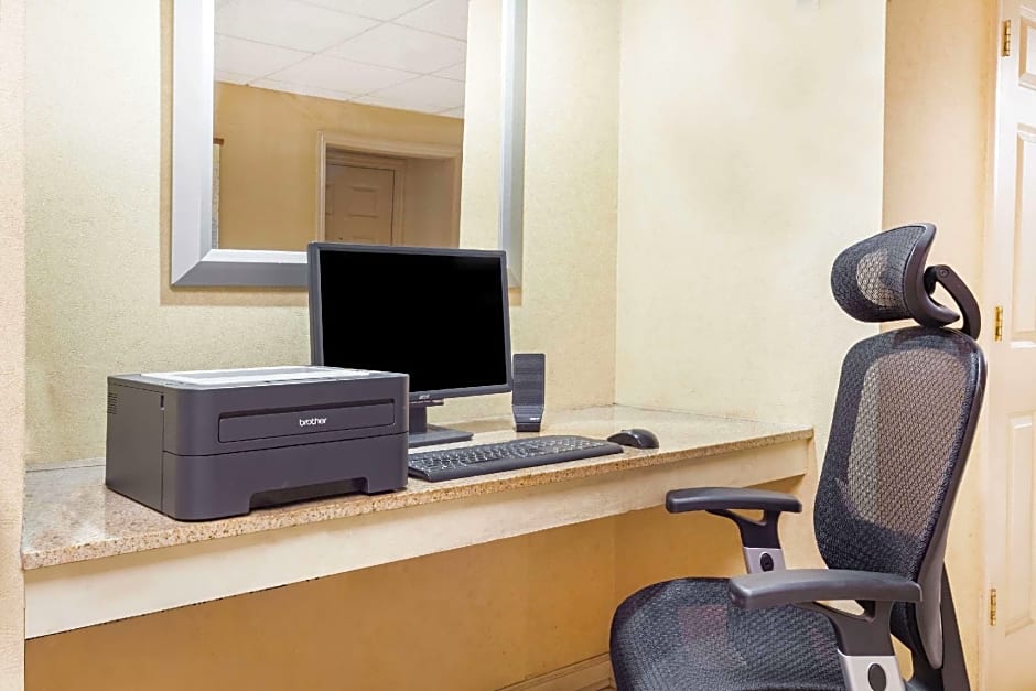Days Inn by Wyndham Columbia