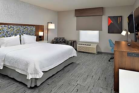 King Room with King Bed - Non-Smoking