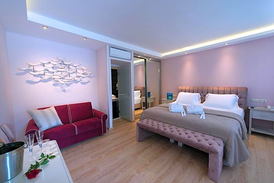 Photo 1 of 5 of Deluxe Suite, Sea View