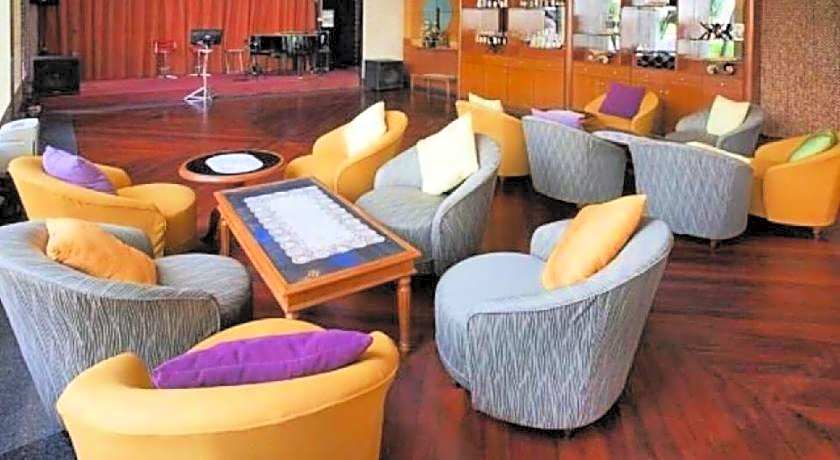 Summit Pavilion Hotel