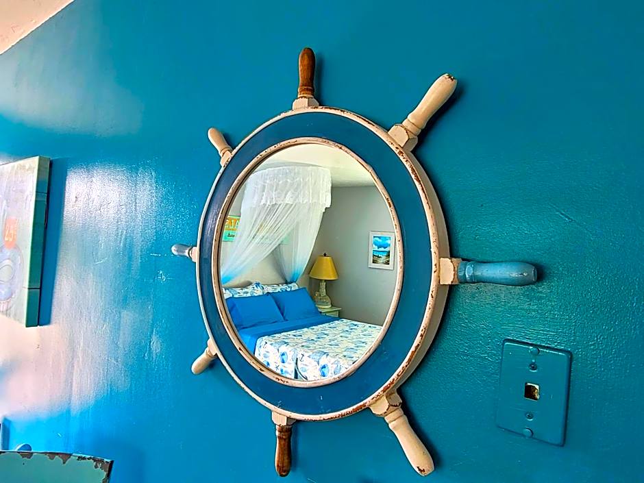 Searenity, Waterside studio in the heart of Treasure Island, walk to beach