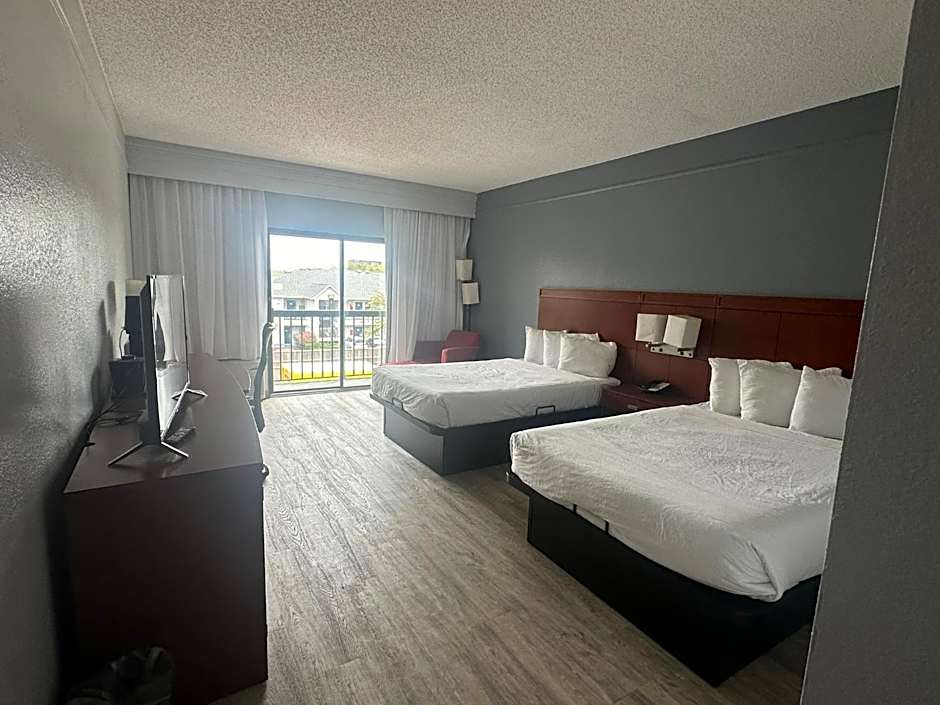 Super 8 by Wyndham Dallas Love Field Airport
