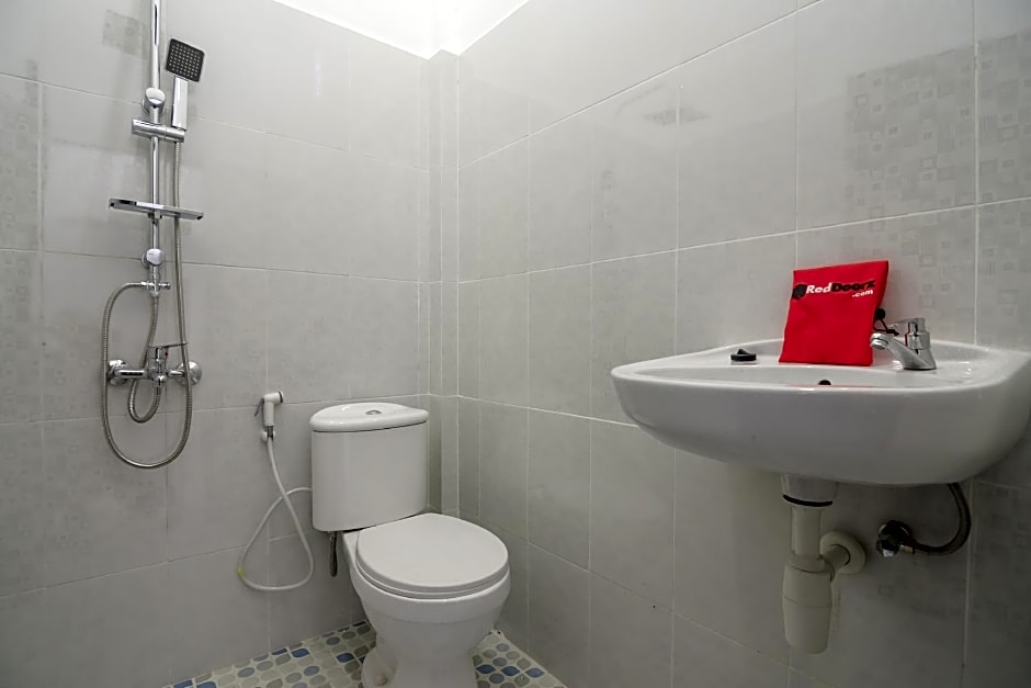 RedDoorz near Sultan Thaha Airport Jambi