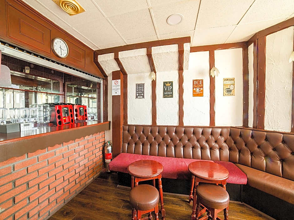 OYO The Golden Cheval Hotel & Shisha Bar