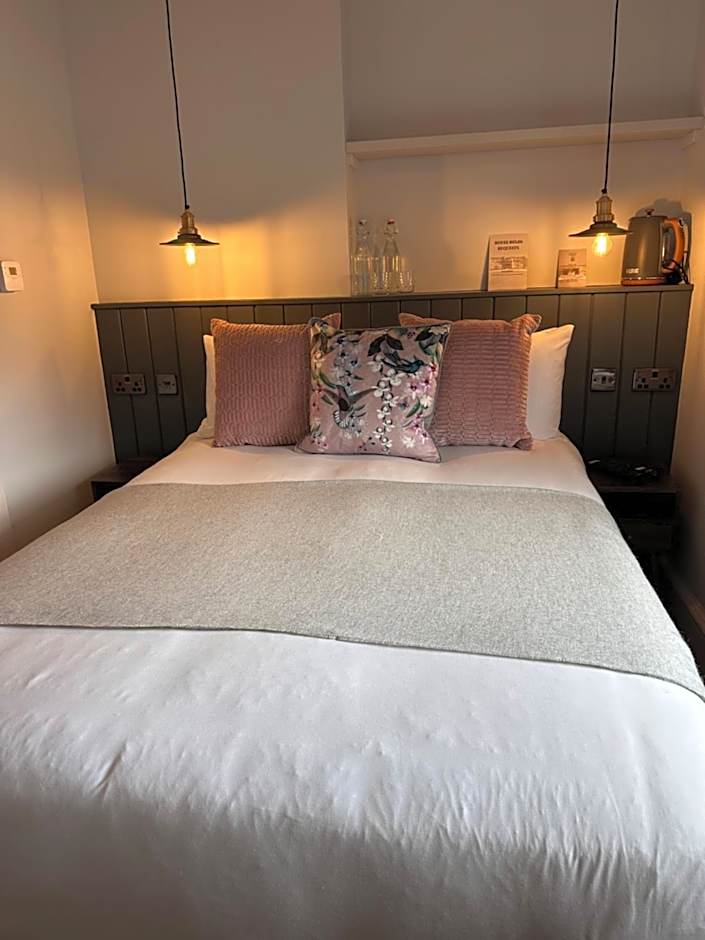 Rooms Above Sugar Boat