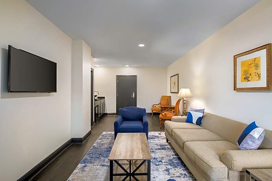 Le Richelieu Hotel in the French Quarter