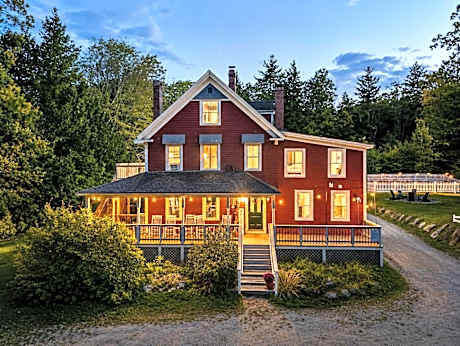The Aurora Inn & Cottages