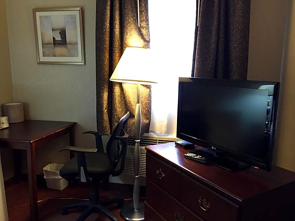 Howard Johnson by Wyndham Toronto Downtown West