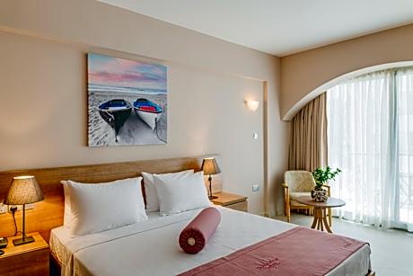 Triple Room With City View
