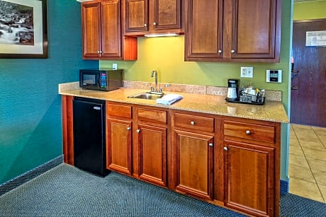 1 King Bed Nonsmoking