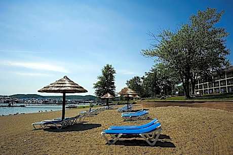 FOURWINDS RESORT AND MARINA