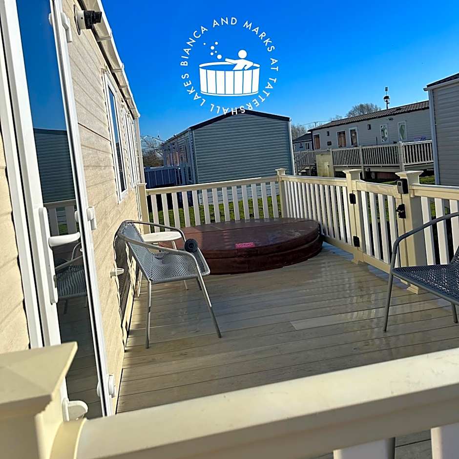 Bianca and marks 8 berth Caravan with Hot tub