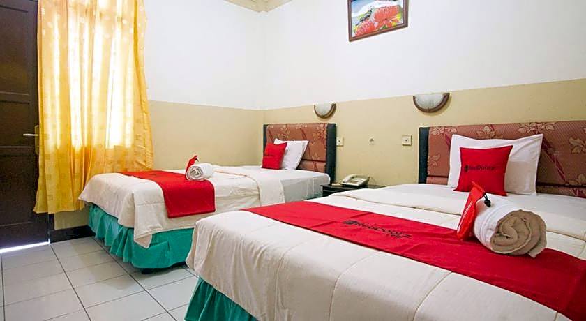 RedDoorz Plus near Pelabuhan Bitung