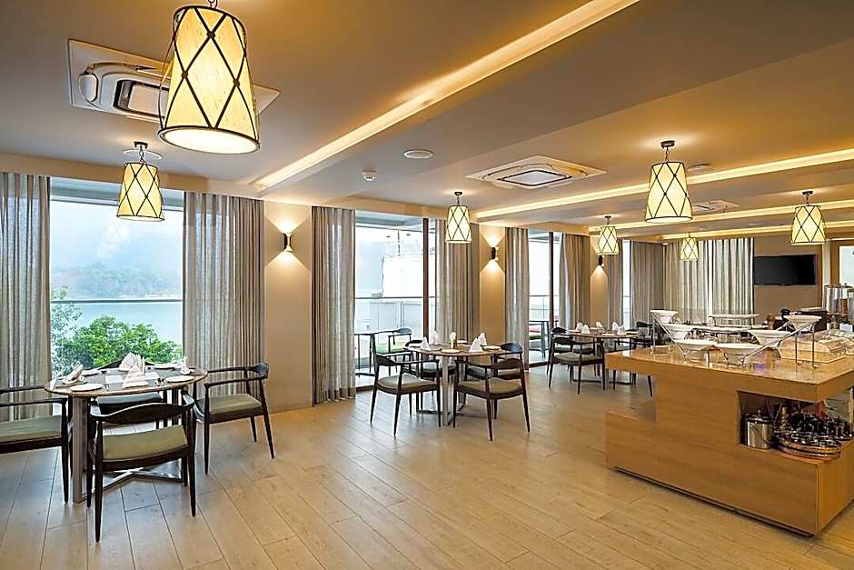 Modi Yoga Retreat - A Luxurious Yoga Retreat on the banks of Ganges