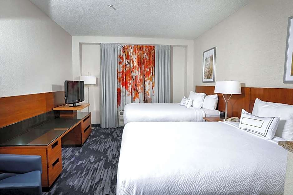 Photo 1 of 5 of 2 Queen Beds, Hearing/Mobility Accessible, Bathtub