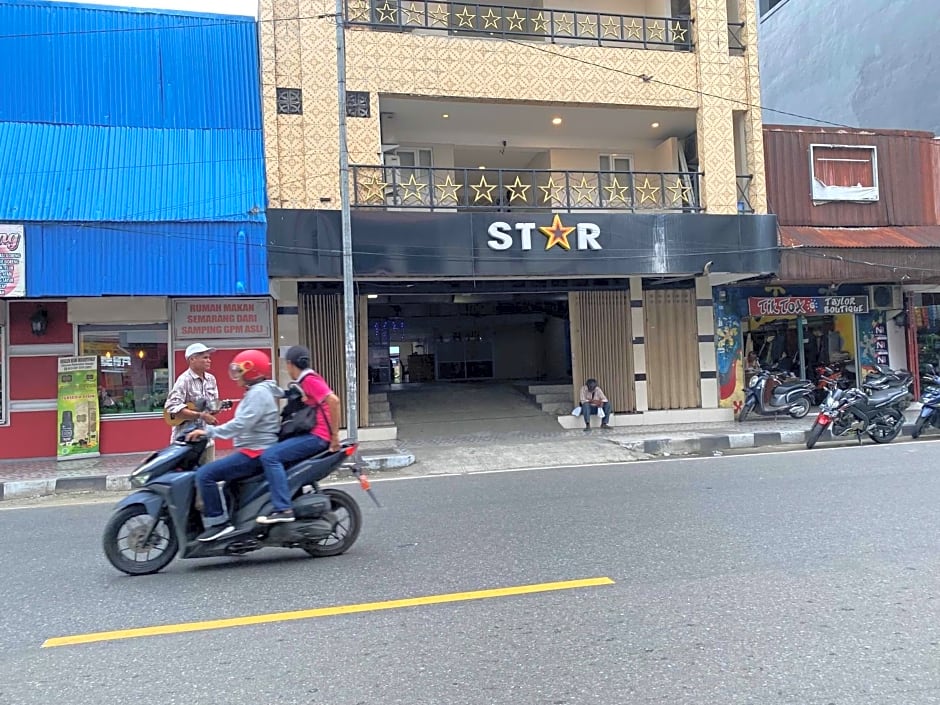 Penginapan Star Ambon Mitra RedDoorz