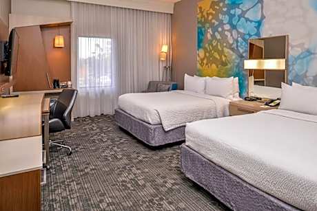 Queen Room with Two Queen Beds - Hearing Accessible