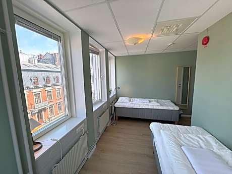 Twin Room with Private Bathroom