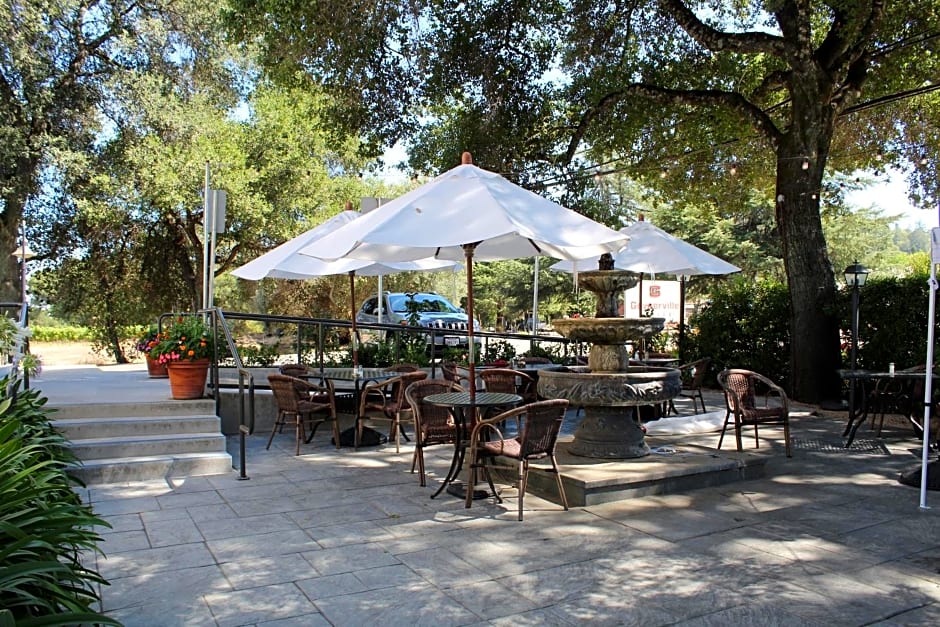 Geyserville Inn