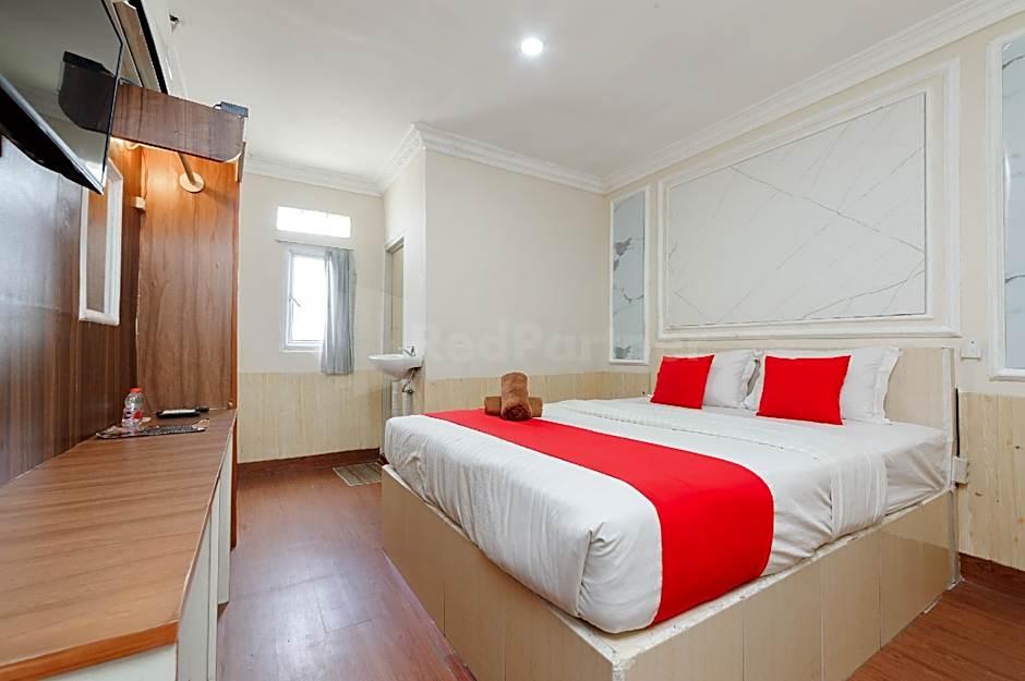 My home2 Mall Ciputra Cibubur RedPartner