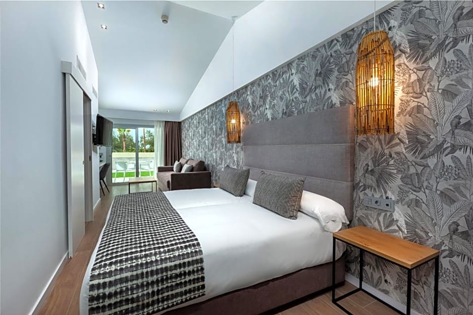 Junior Suite (1 Adult) — 4 fotoğraftan 1. fotoğraf