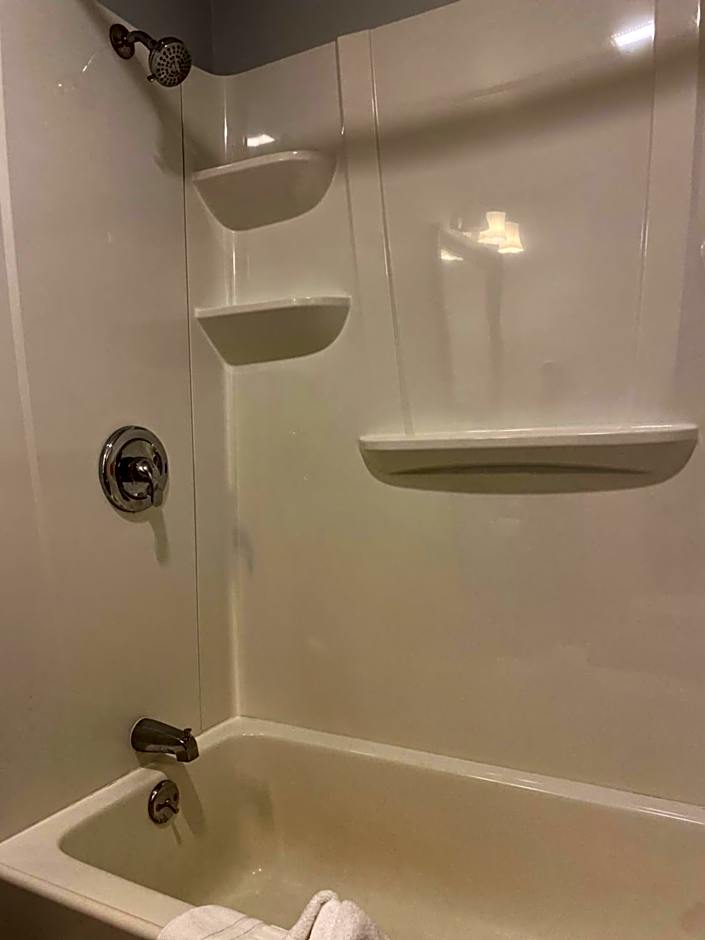 Econo Lodge At The Falls North