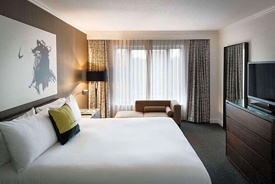 The Logan Philadelphia, Curio Collection by Hilton