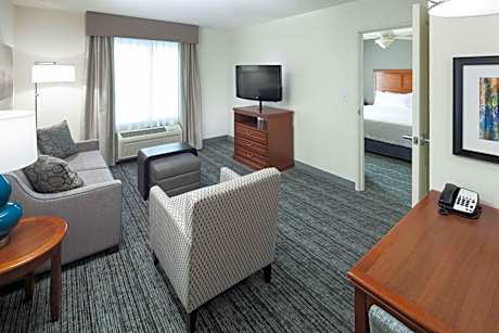 Queen Suite - Mobility and Hearing Access/Non-Smoking
