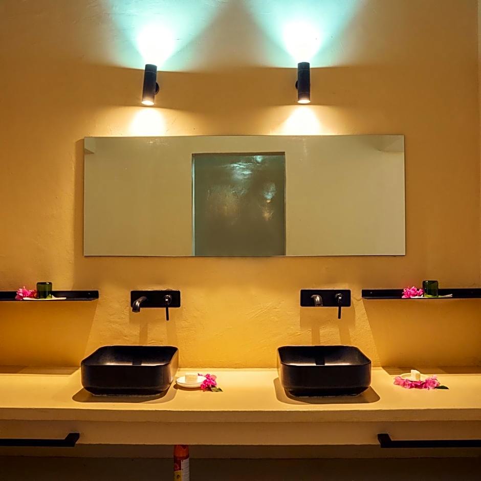 Basecamp Mafía Island