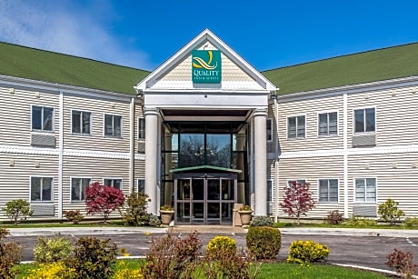 Quality Inn and Suites Newport - Middletown
