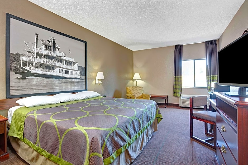 1 King Bed Suite, Smoking — 1 fotoğraftan 1. fotoğraf