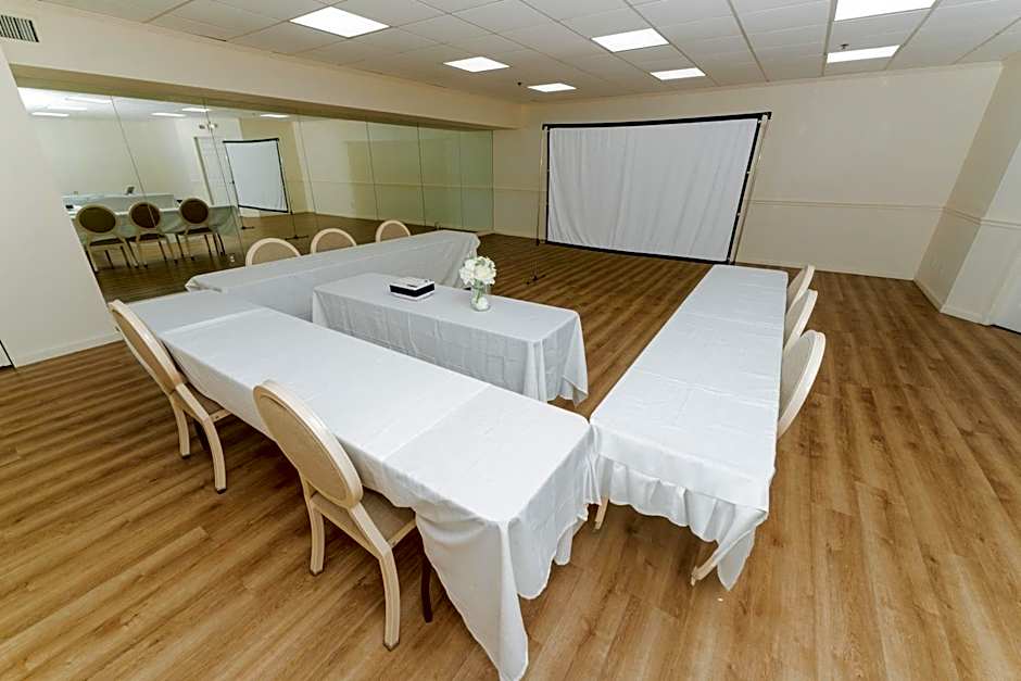 Boardwalk Inn and Suites