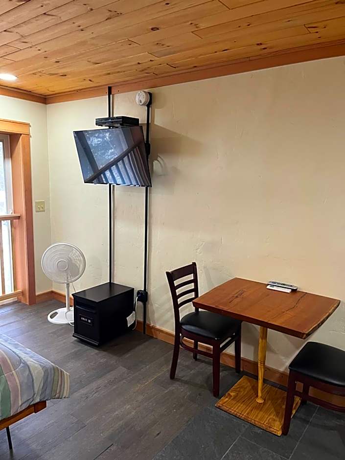 Brookside Motor Inn