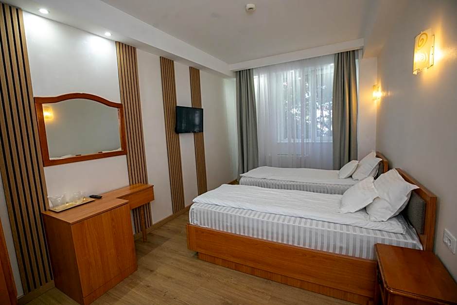 Hotel Senator