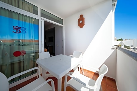 double standard with balcony 1 adult + 2 children