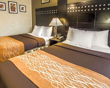 2 Double Beds, Smoking