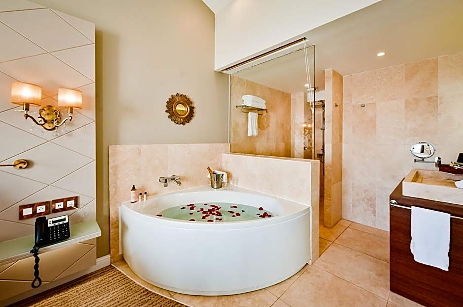 Grand Hotel Des Sablettes Plage, Curio Collection By Hilton