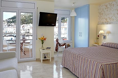 Double Room with Balcony and Sea View