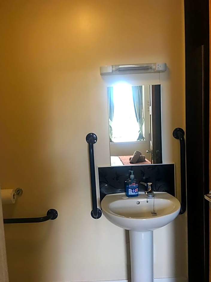 1 Lochness Rooms&Hostel