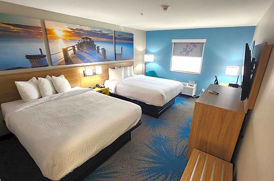 Days Inn & Suites by Wyndham Russellville