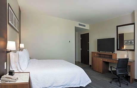 Room Queen Size Bed