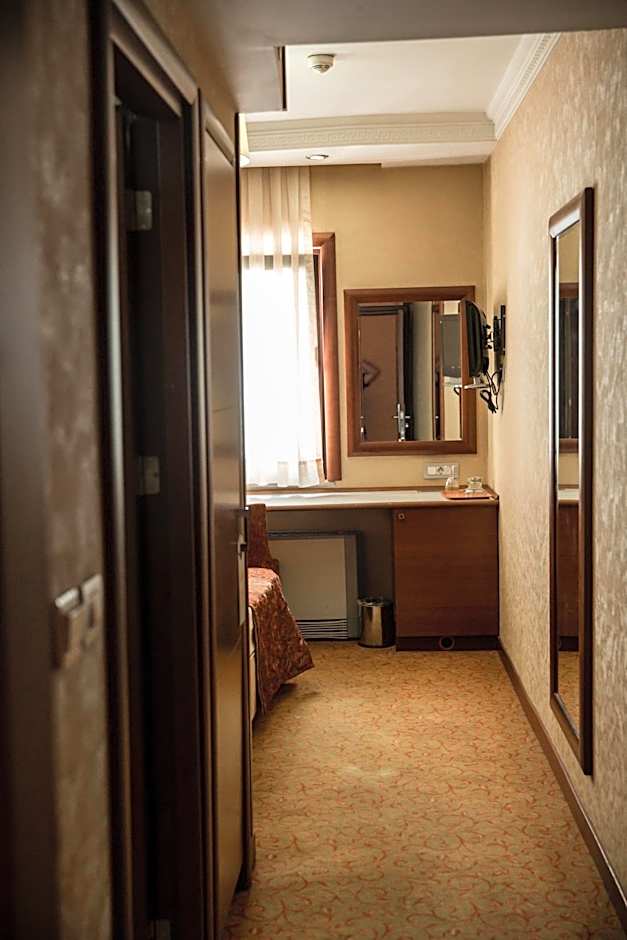 Yuksel Hotel