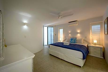 Three-Bedroom Apartment with Ocean View at 1/9 Belmore Tce