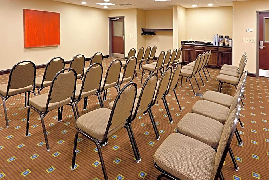 Holiday Inn Express & Suites Syracuse North - Airport Area by IHG