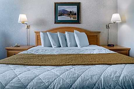 1 King Bed, Nonsmoking