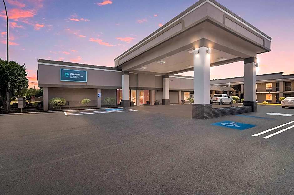 Clarion Inn & Suites Russellville I-40