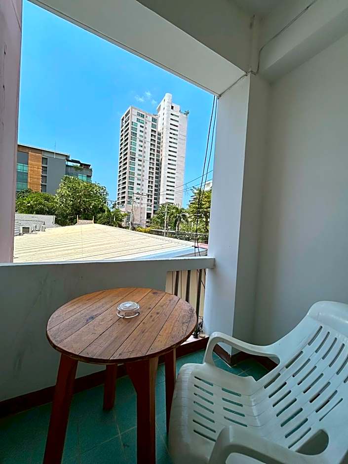Soi 5 Apartment