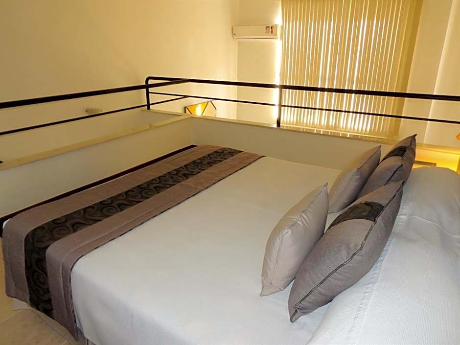 Mondrian Suite Hotel